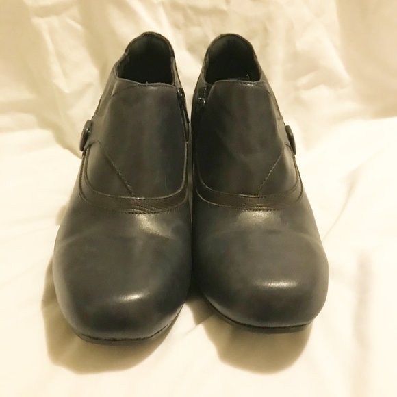 clarks ankle booties